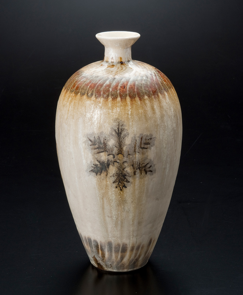 小森忍《雪結晶紋花瓶》<br>1957年(昭和32年)左右 <br>陶瓷<br>17.0×31.5cm 