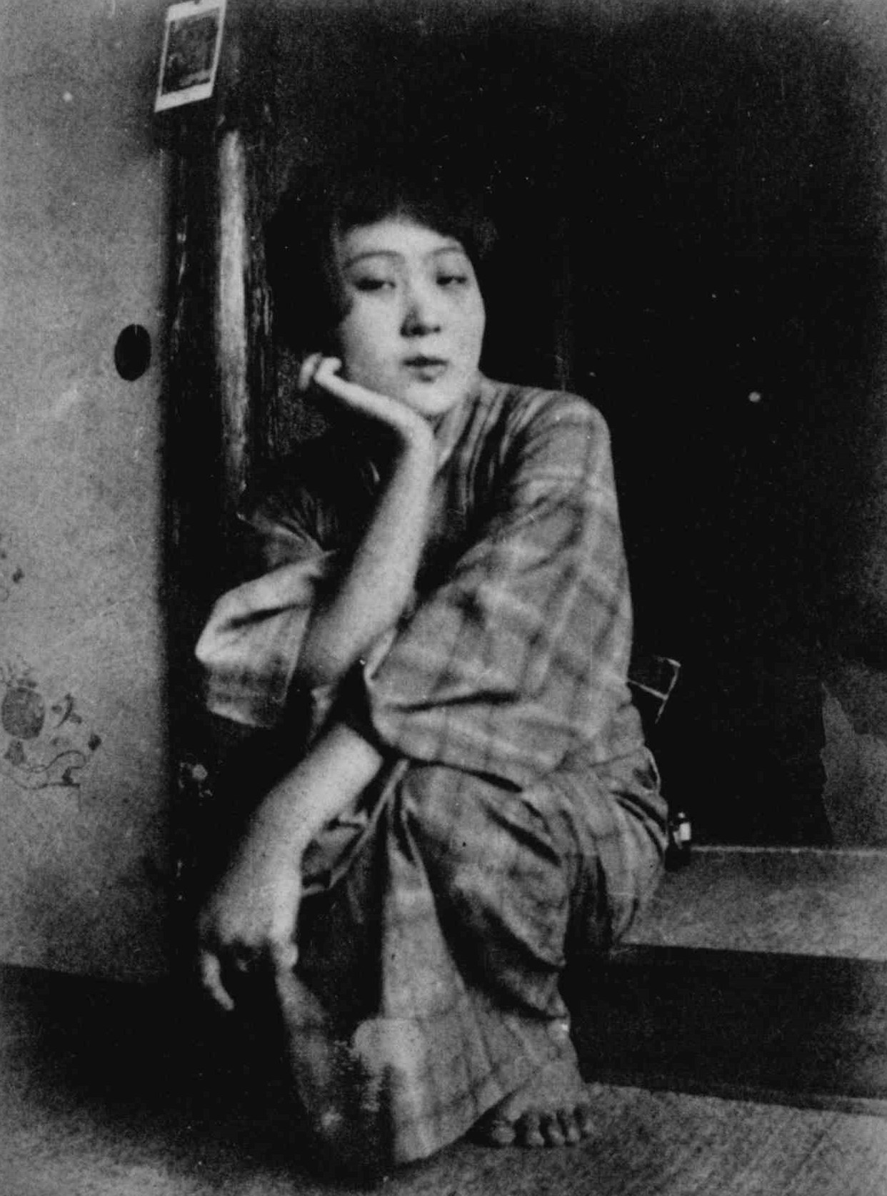 女子美術学校時代の節子　1922(大正11)年頃　©MIGISHI