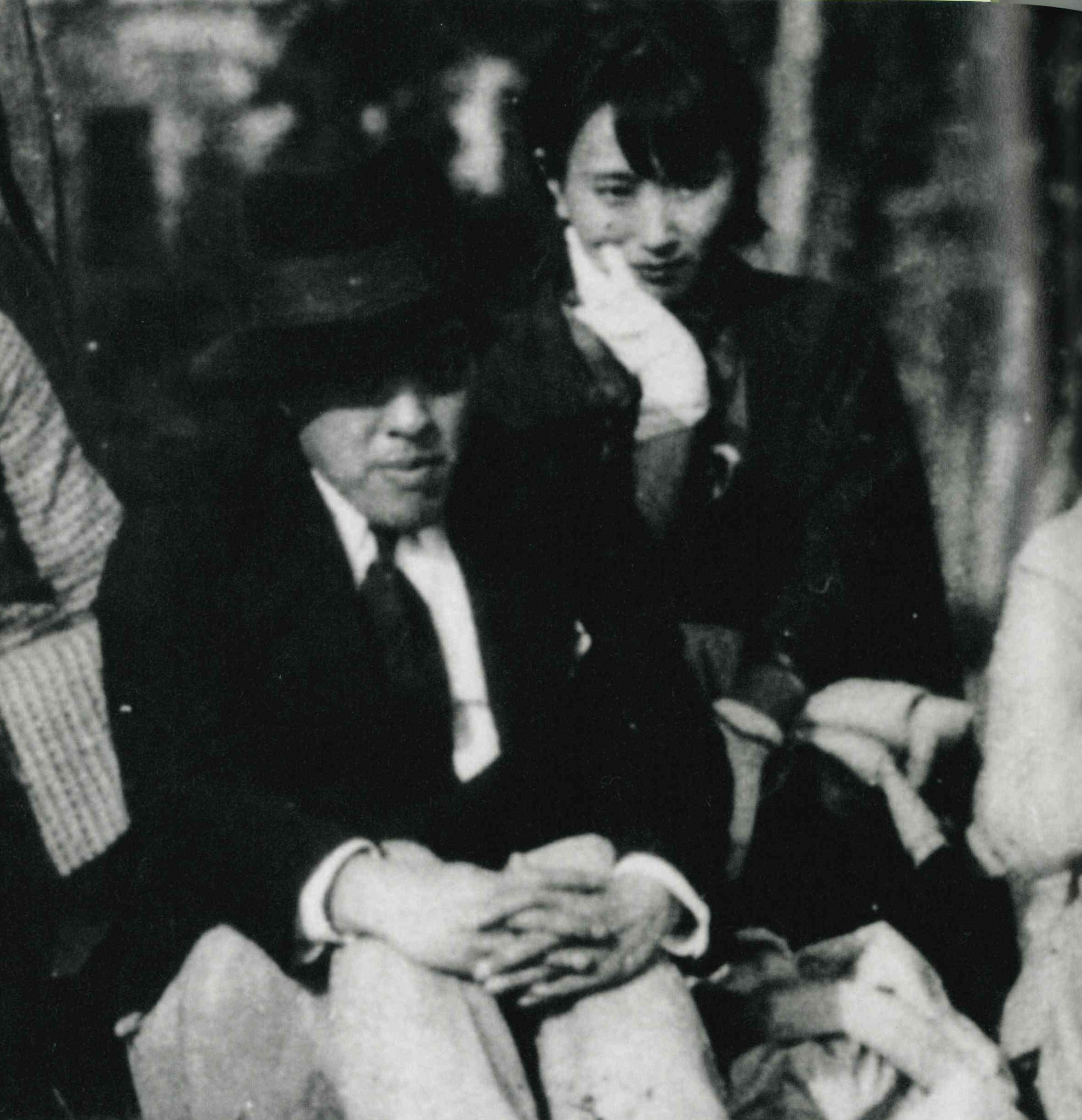 好太郎と節子　北海道工業試験場にて1932(昭和7)年　©MIGISHI